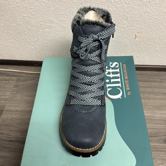 Cliffs by White Mountain Women's Prized Lace-Up Hiker Booties - Picture 4 of 6